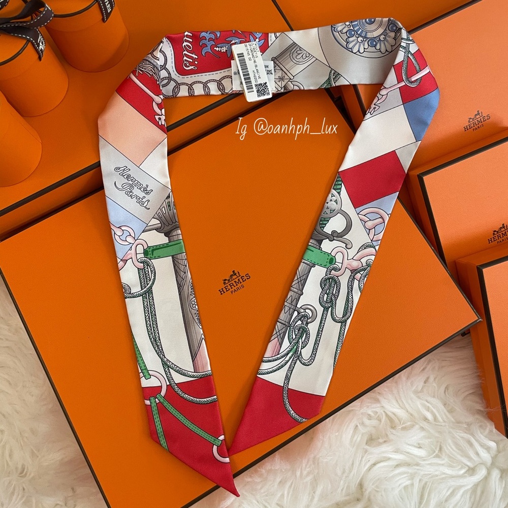 ❌SOLD❌ Hermès Cliquetis Twilly